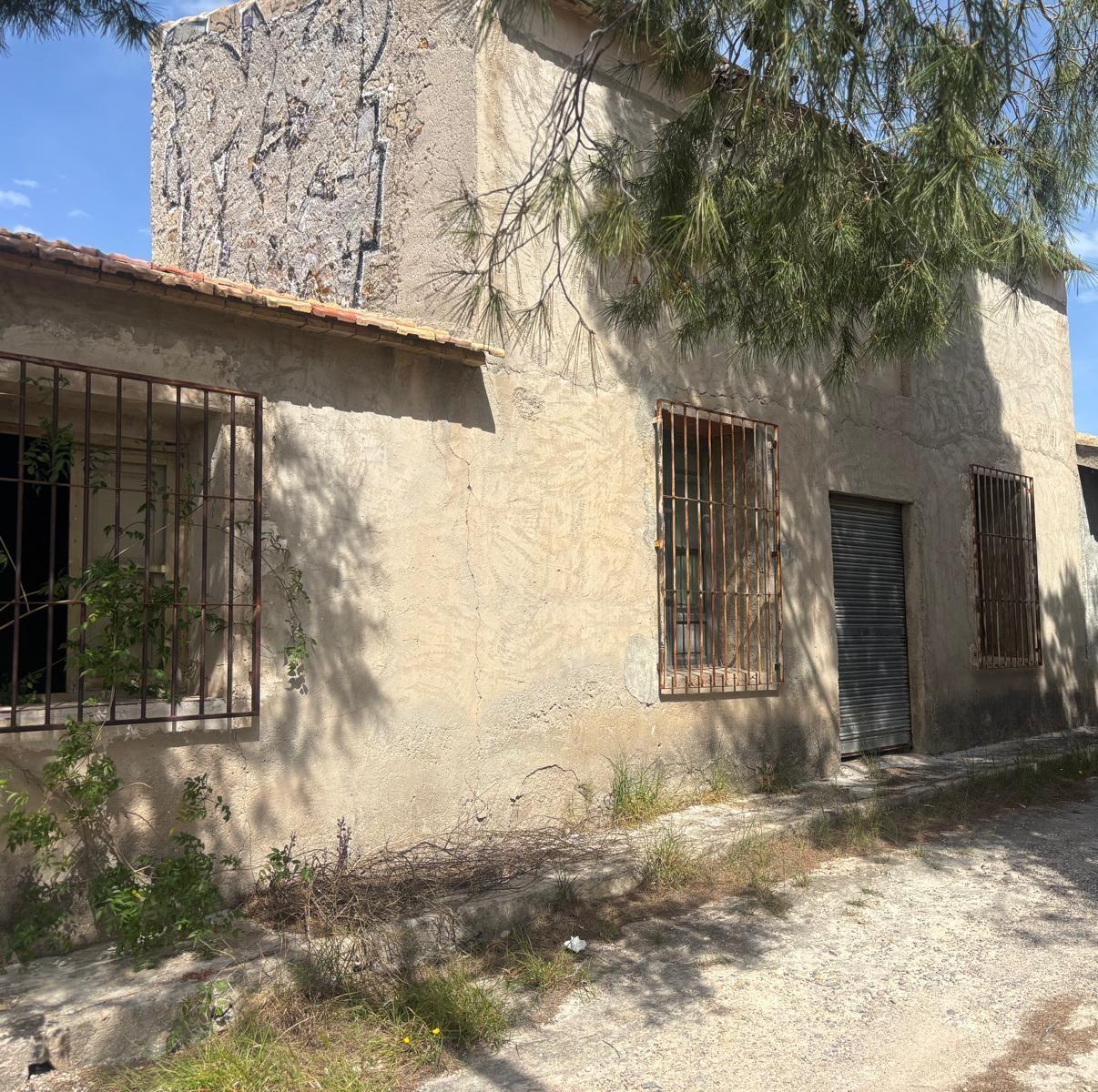  Magnifica casa + parcela a escasos metros de la Autovia del Noroeste Ref.145